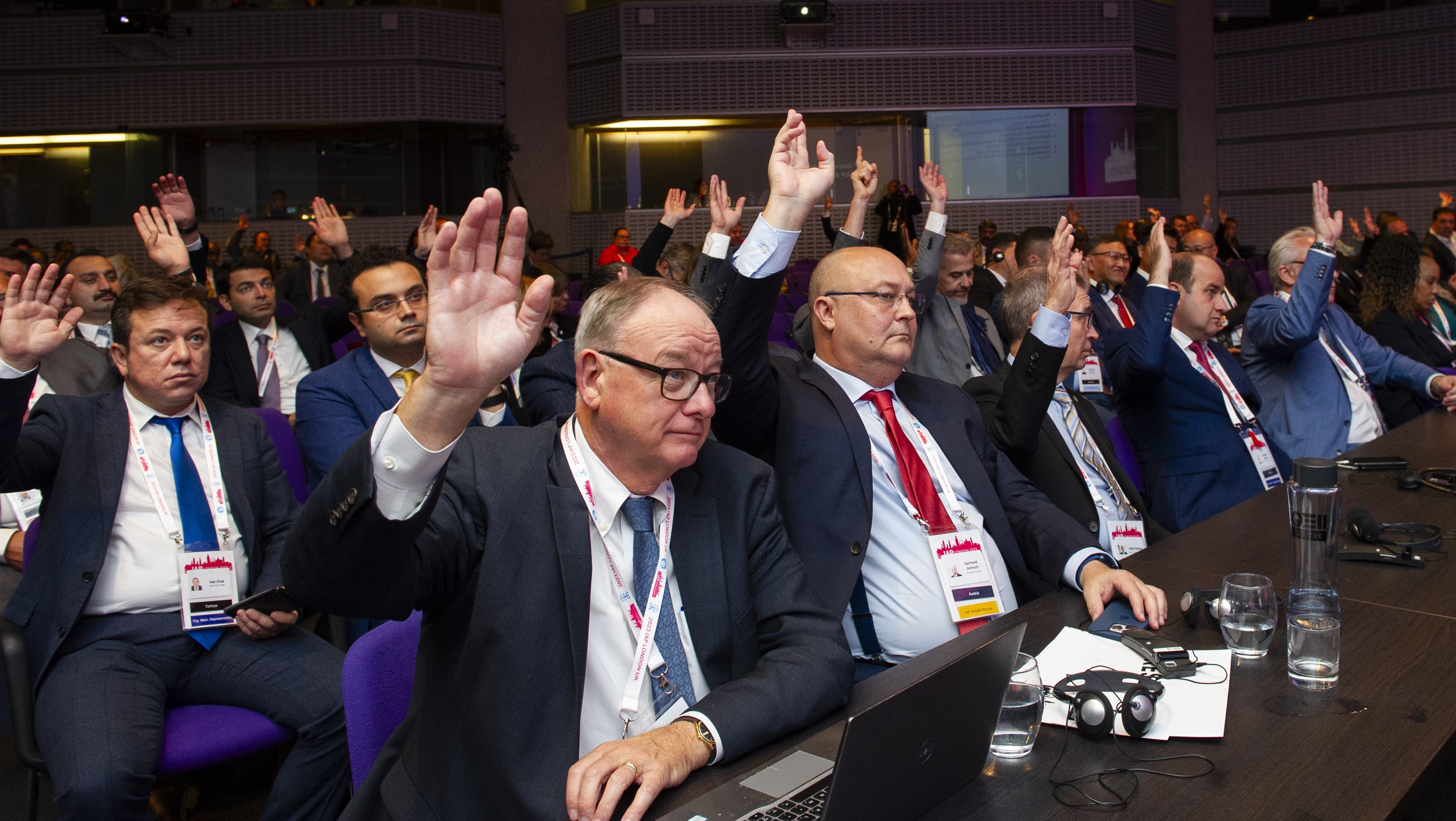 hand-raising-GM-London.jpg
